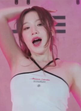 White Surf Halter Crop Top | Shuhua - (G)I-DLE