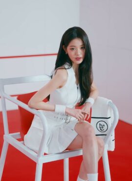 White Zipper Halter Crop Top | Wonyoung - IVE