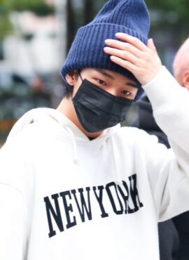 White New York Print Hoodie | Hyunjin - Stray Kids