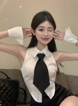 White Sleeveless Shirt-Style Crop Top | Ryujin - ITZY