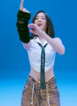 White Sleeveless Shirt-Style Crop Top | Ryujin - ITZY