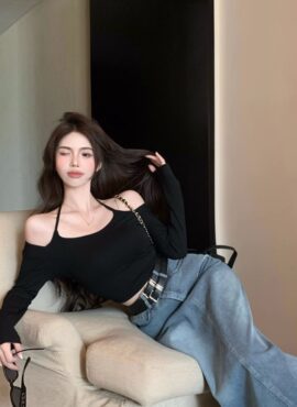 Black Halter Off-Shoulders Crop Top | Yujin - IVE