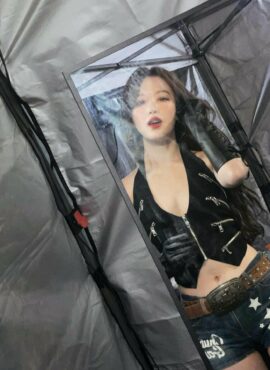 Black Halter Zipper Crop Top | Shuhua - (G)I-DLE