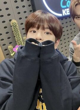 Black ‘Friendly Union’ Print Hoodie | Seungmin - Stray Kids