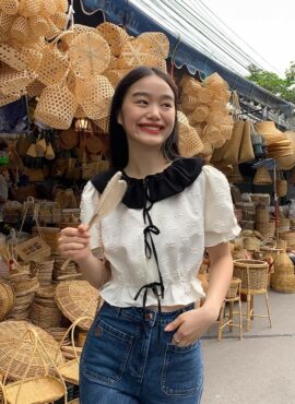 White Puff Sleeves Blouse With Black Collar | Wendy - Red Velvet