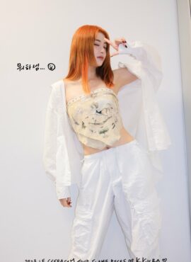 Beige Pegasus Scarf  Tube Crop Top | Yunjin - Le Sserafim