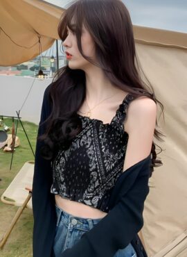 Black Paisley Garterized Crop Top | Juria - XG