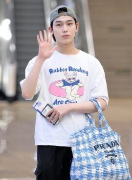 White 'Rabbit Reading Are Cool' Printed T-Shirt | Sunoo - Enhypen